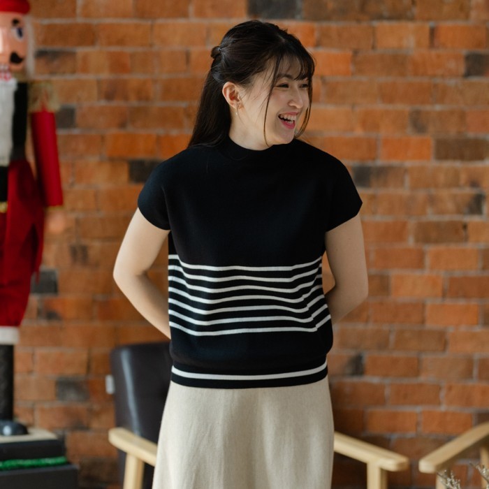 Turtle Neck Atasan Rajut Lengan Pendek - Garis Hitam