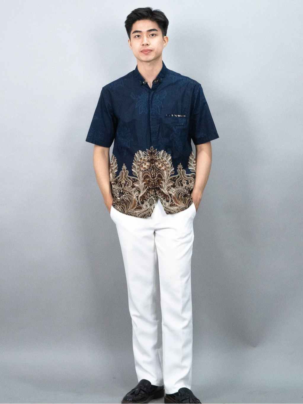 Swipe Up Kemeja Batik Pria Modern Lengan Pendek Charisma Navy